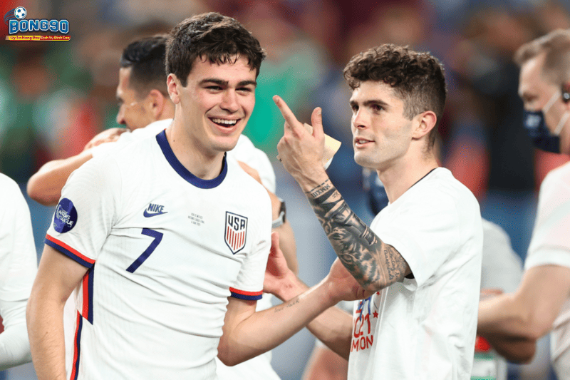 Christian Pulisic & Gio Reyna (Mỹ)